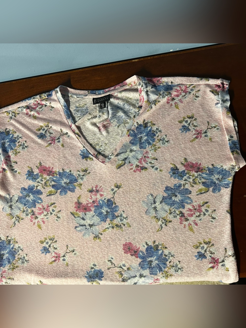 bobeau Pink Floral Short-Sleeve V-Neck Tee